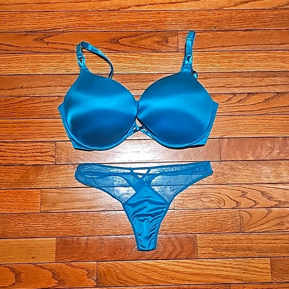 Victoria's Secret Very Sexy Bombshell Plunge push-up bra and panty 36DD & medium - Picture 1 of 8